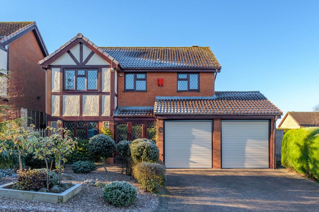 Ambleside Drive, Brierley Hill, West Midlands, DY5 4 bed detached house
