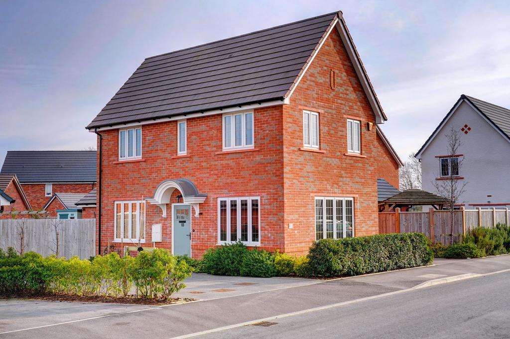 Christ Church Way, Evesham, WR11 3 bed detached house for sale £335,000