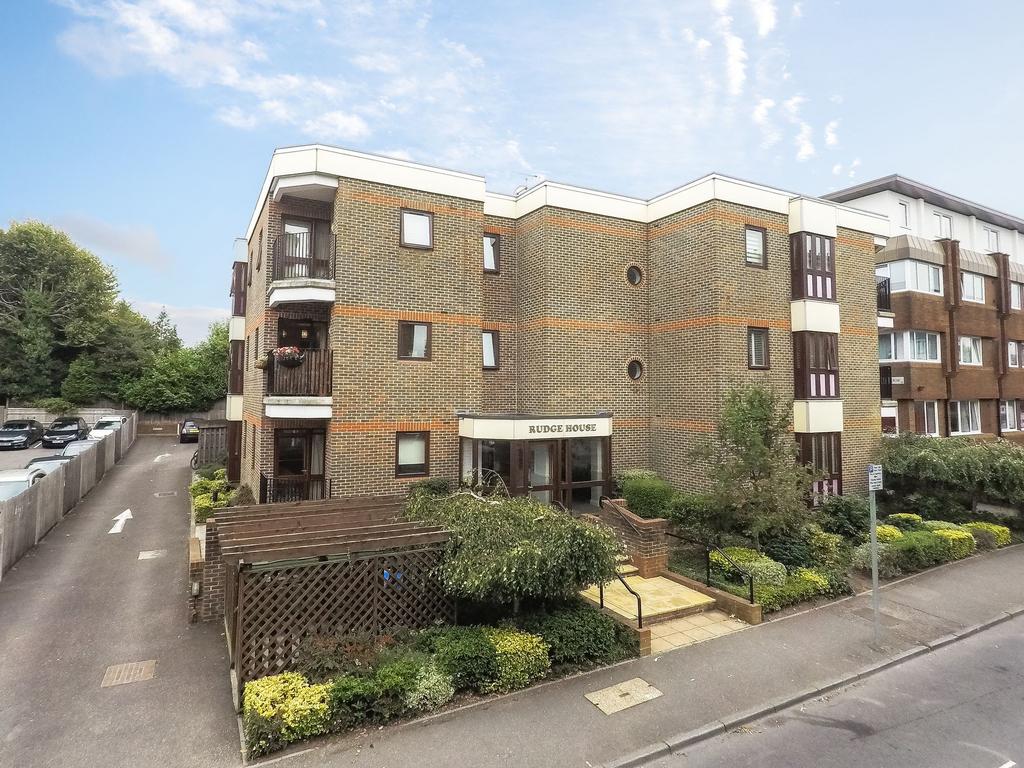 Rudge House Cantelupe Road, East Grinstead RH19 2 bed flat for sale £