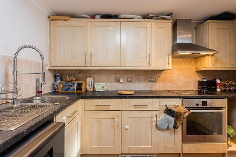 2 bedroom flat for sale, Rudge House Cantelupe Road, East Grinstead RH19