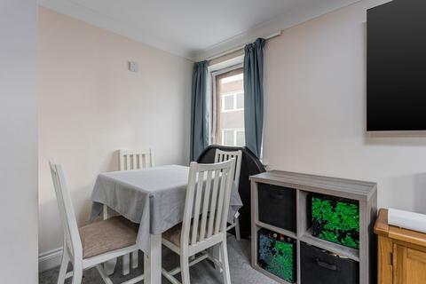 2 bedroom flat for sale, Cantelupe Road, East Grinstead RH19