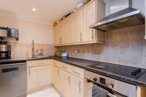 2 bedroom flat for sale, Cantelupe Road, East Grinstead RH19