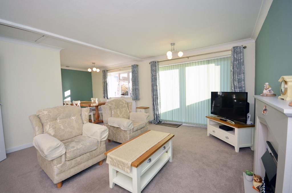 Langham Road, Raunds 3 bed detached bungalow for sale £349,995