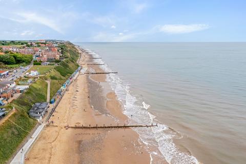 4 bedroom semi-detached house for sale, Chain Free & Exceptional Coastal Home with Frontline Sea Views in Mundesley
