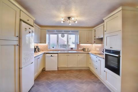 4 bedroom detached house for sale, Worcester Close, Louth LN11 9FG