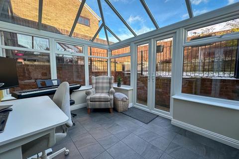 14 Lyndale Close, Leek, ST13 5AQ