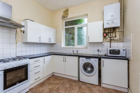 5 bedroom terraced house to rent, Lawrence Road, Southsea