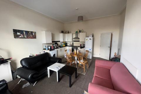 4 bedroom flat to rent, Lake Road, Portsmouth