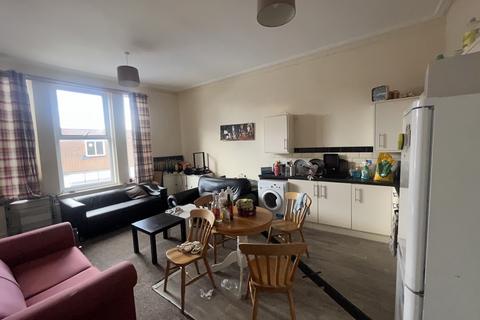 4 bedroom flat to rent, Lake Road, Portsmouth