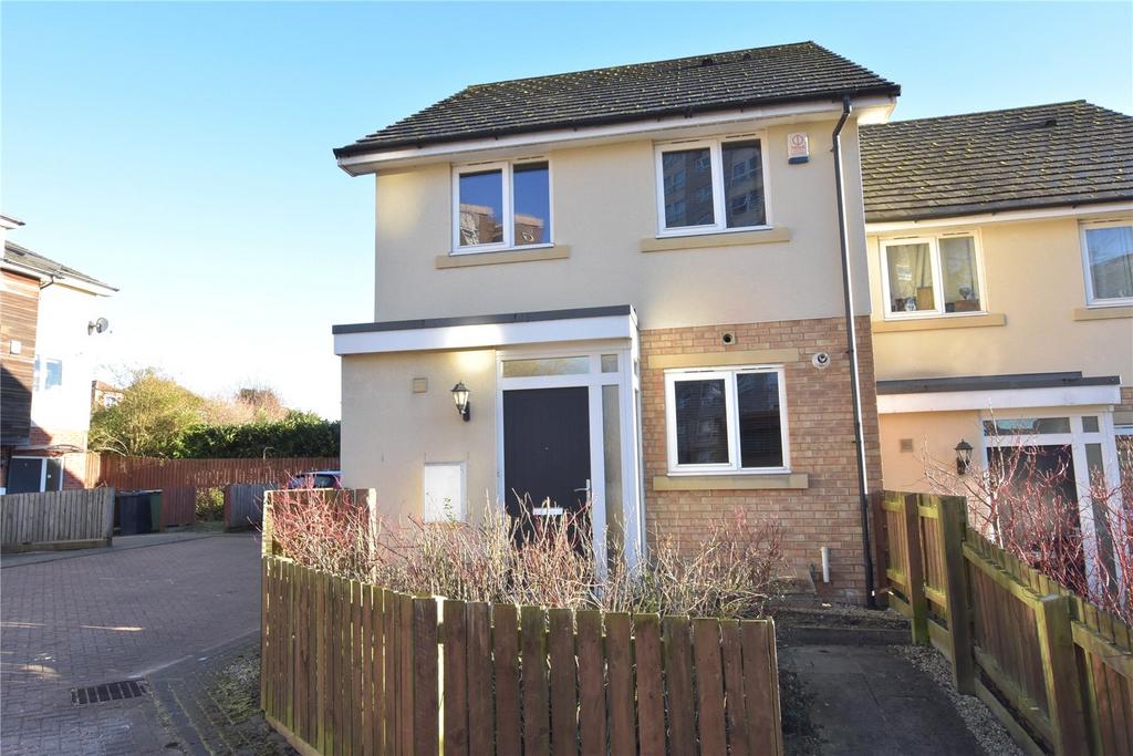 Parkside Close, Burley, Leeds 3 bed terraced house for sale £235,000