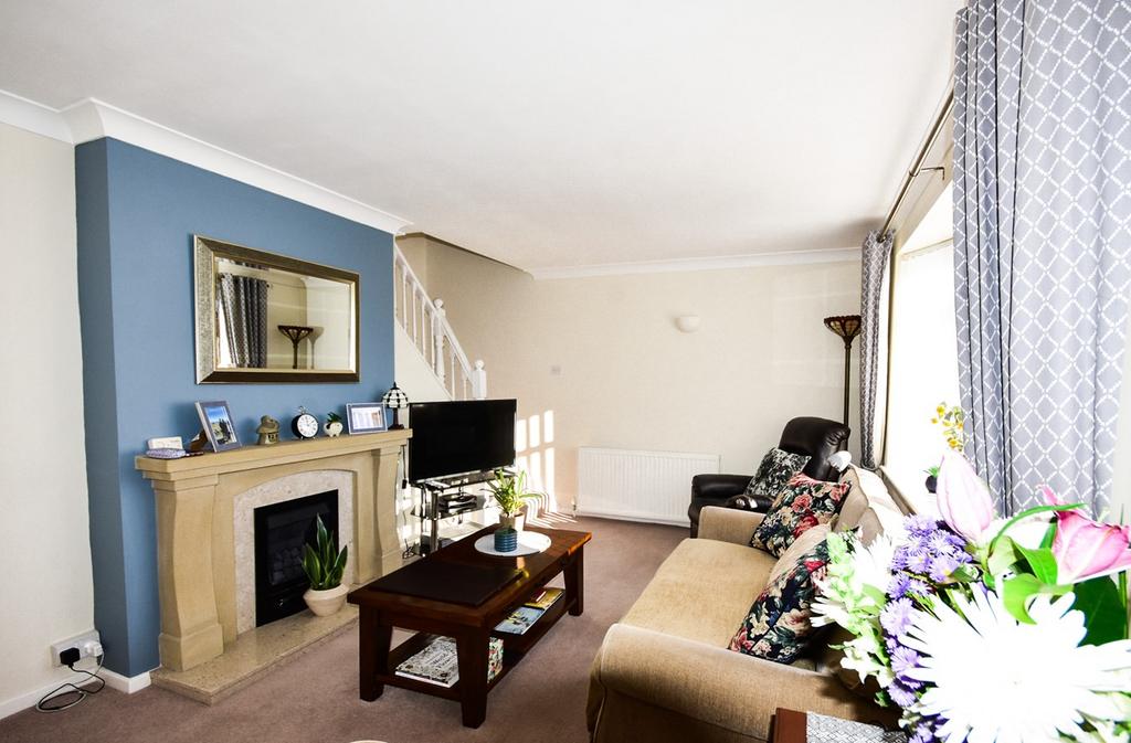 Giles Road, Lichfield, WS13 3 bed link detached house for sale £310,000