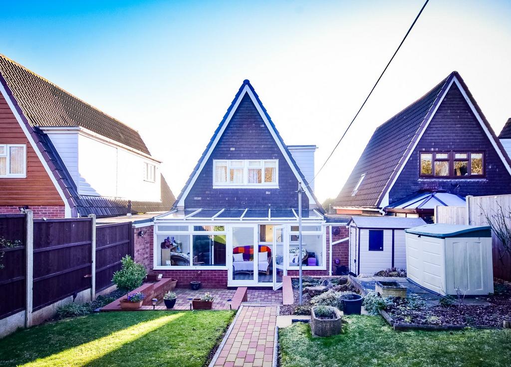 Giles Road, Lichfield, WS13 3 bed link detached house for sale £300,000