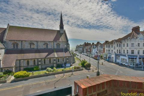 2 bedroom flat for sale, Cantelupe Road, Bexhill-on-Sea, TN40