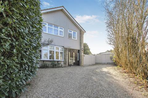 3 bedroom detached house for sale, Barn Mead, Doddinghurst, Brentwood