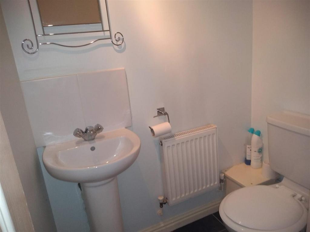 Cloakroom-WC[1].jpg