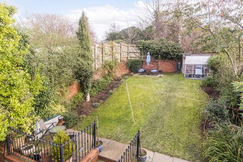 2 Burton Close, Lutterworth, LE17 4FJ