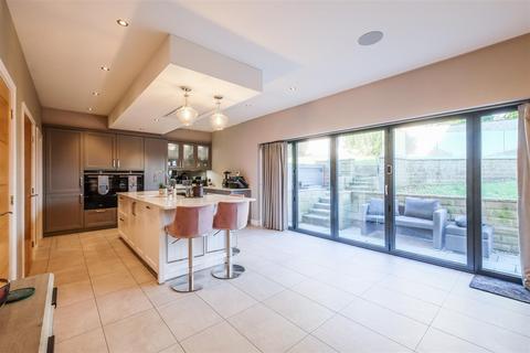 5 bedroom detached house for sale, Snelsins Road, Cleckheaton, BD19