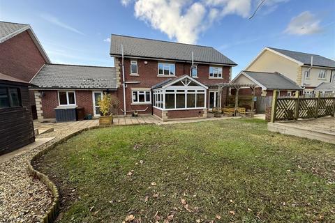 4 bedroom detached house for sale, Clos Treventy, Cefneithin, Llanelli