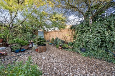 27 Grasshaven Way, London, SE28 8TJ