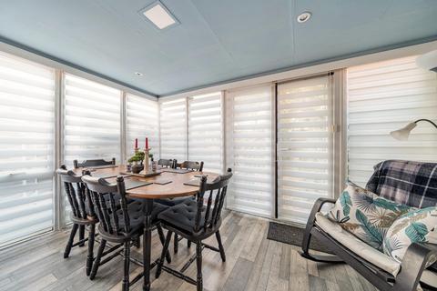 27 Grasshaven Way, London, SE28 8TJ