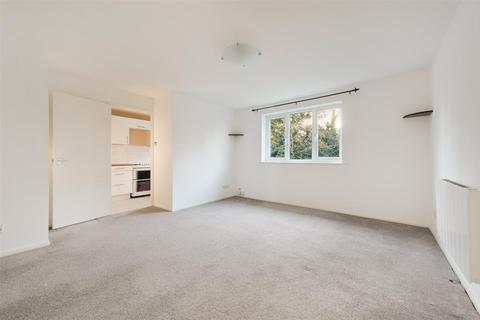 49 Dunnymans Road, Banstead, SM7 2BZ