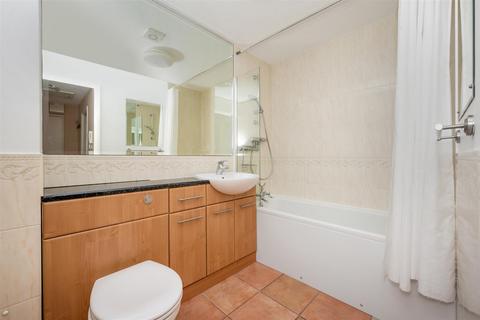 49 Dunnymans Road, Banstead, SM7 2BZ