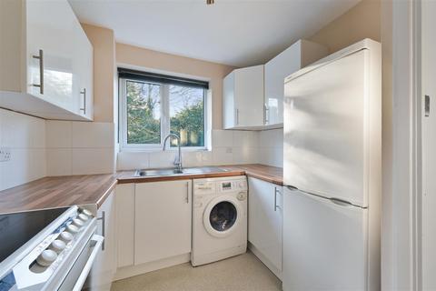 49 Dunnymans Road, Banstead, SM7 2BZ