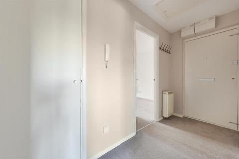 49 Dunnymans Road, Banstead, SM7 2BZ