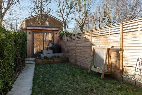 6 Oakhill Road, Reigate, RH2 7HA