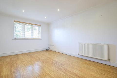 2 bedroom flat for sale - Marston Road, Hoddesdon EN11