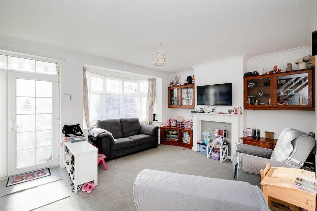 Woodview Avenue, Chingford 3 bed terraced house for sale £550,000