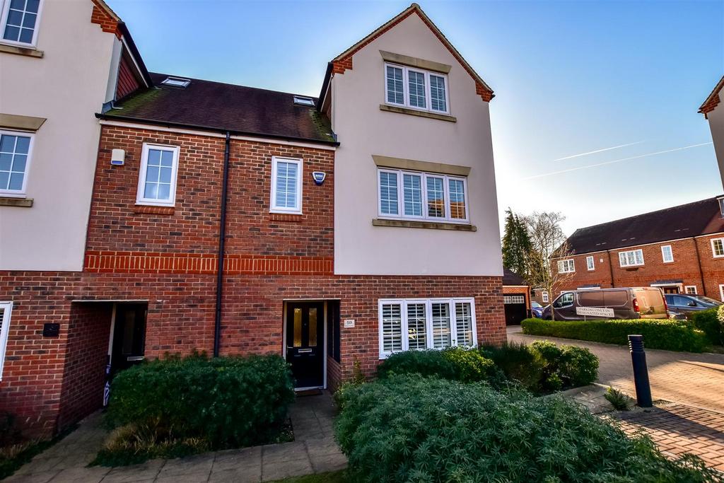 Mortimer Crescent, Kings Park, St.... 4 bed semidetached house for
