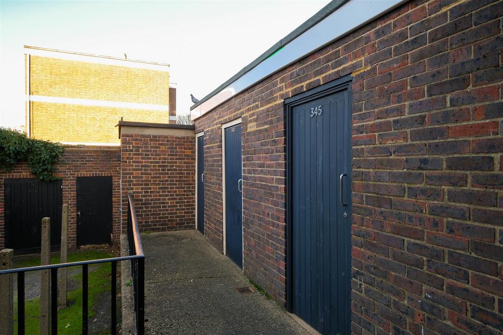 345 Snakes lane East-17.jpg