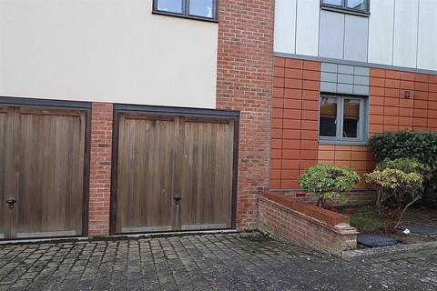 2 bedroom flat for sale, 2 Bed Apartment with GARAGE, Upton