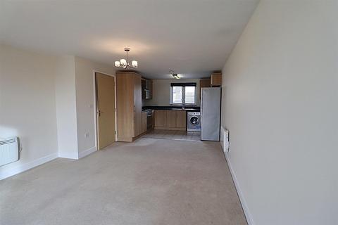 2 bedroom flat for sale, 2 Bed Apartment with GARAGE, Upton