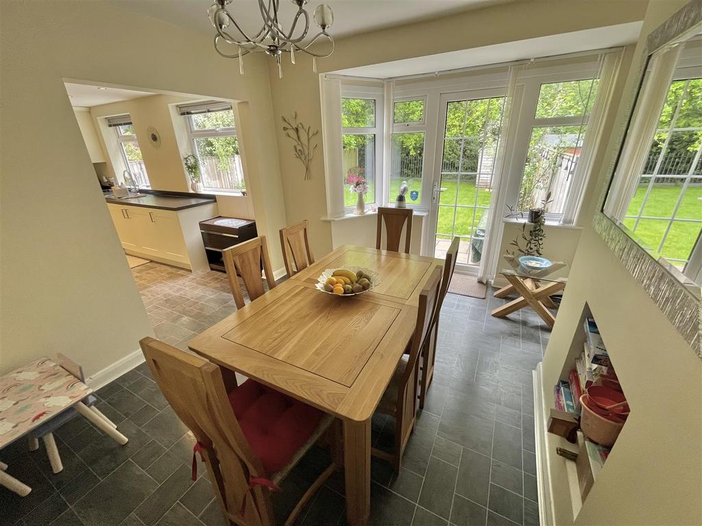 Arcadia Avenue, Sale 3 bed semidetached house for sale £450,000
