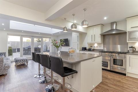 8 Beech Walk, Adel, Leeds, LS16 8NY