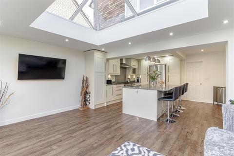 8 Beech Walk, Adel, Leeds, LS16 8NY