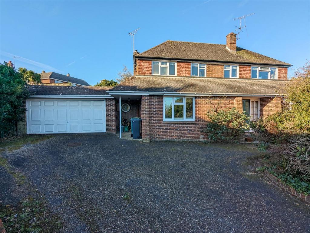 Buckingham Close, Ryde, PO33 2DN 4 bed detached house for sale £695,000