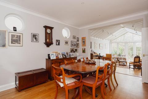 25 Ridgeway, Epsom, KT19 8LD