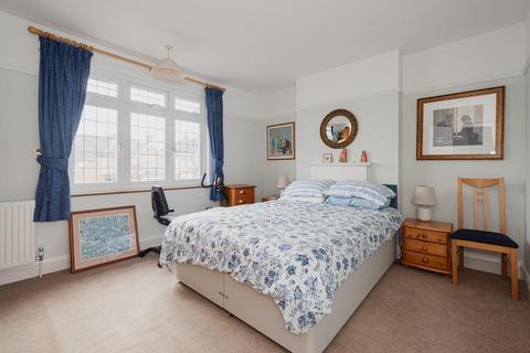 25 Ridgeway, Epsom, KT19 8LD