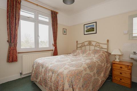 25 Ridgeway, Epsom, KT19 8LD