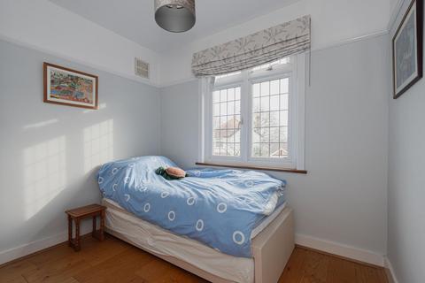 25 Ridgeway, Epsom, KT19 8LD