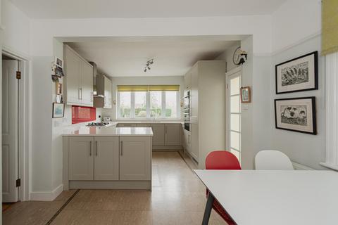 25 Ridgeway, Epsom, KT19 8LD