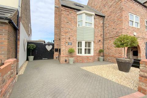 3 bedroom townhouse for sale, Yarra Road, Cleethorpes