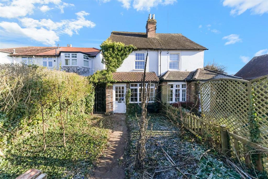 Chequers Lane, Walton On The Hill 2 bed semidetached house for sale
