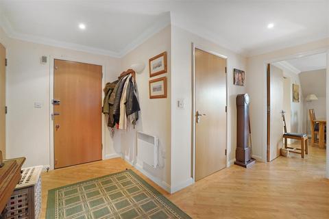 2 bedroom apartment for sale, Cornsland Close, Hall Lane, Upminster RM14