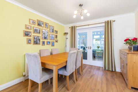 54 Birchdale, Bingley, BD16 4SE