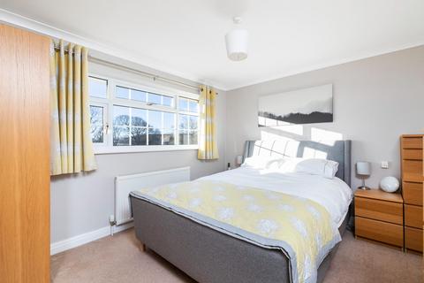 54 Birchdale, Bingley, BD16 4SE