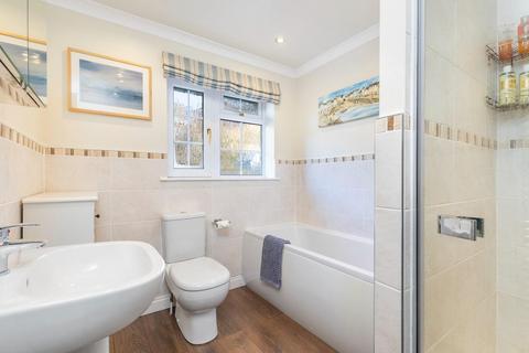 54 Birchdale, Bingley, BD16 4SE